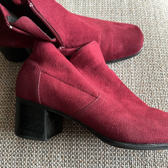 Cranberry Liz Claiborne Zippered Ankle Boots in GREAT Condition, Rarely Worn - Picture 7 of 12